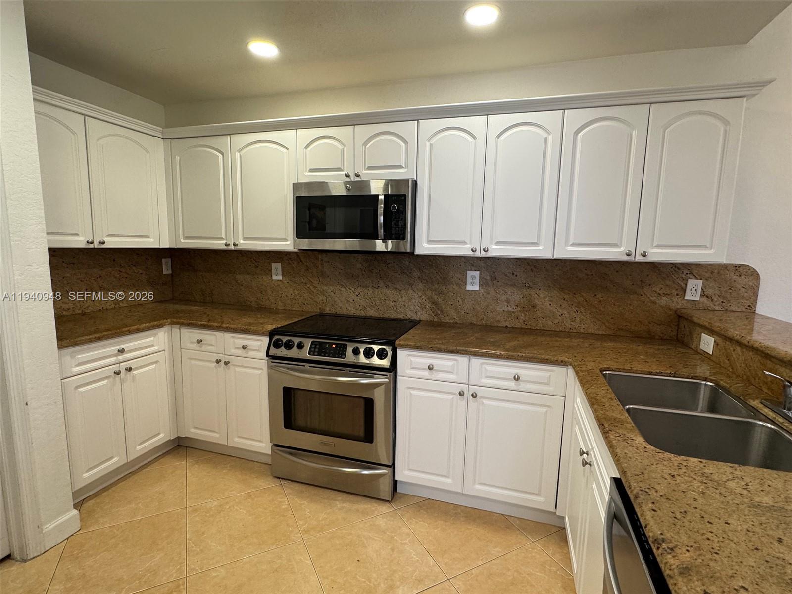 SANTA MONICA ESTATES - Residential