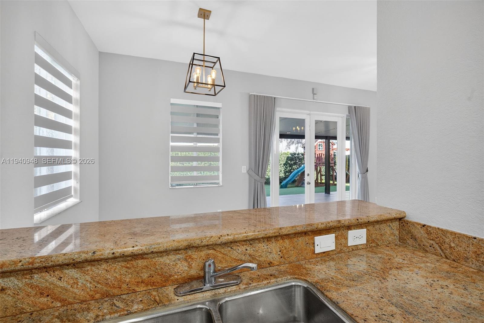 SANTA MONICA ESTATES - Residential