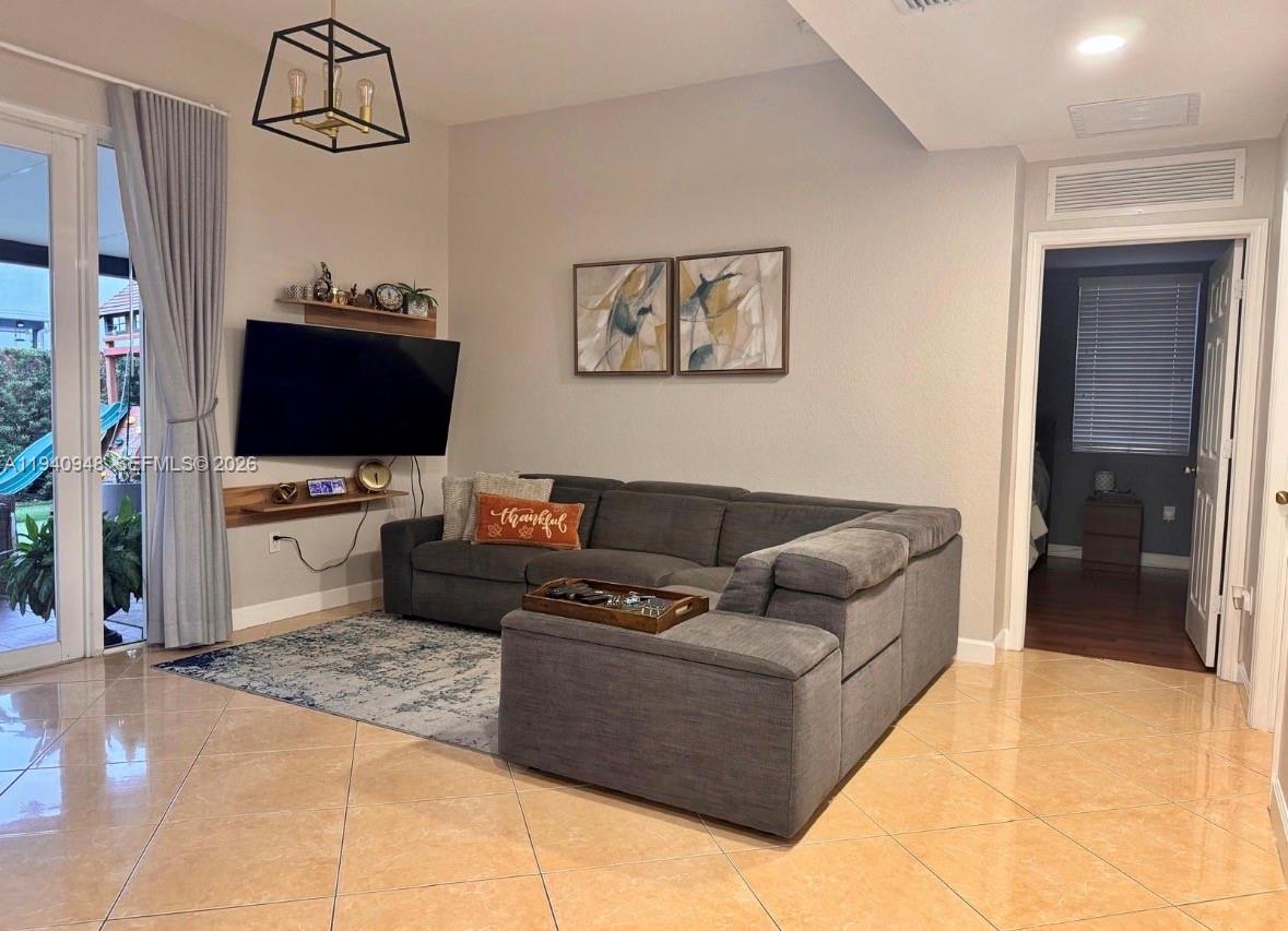 SANTA MONICA ESTATES - Residential