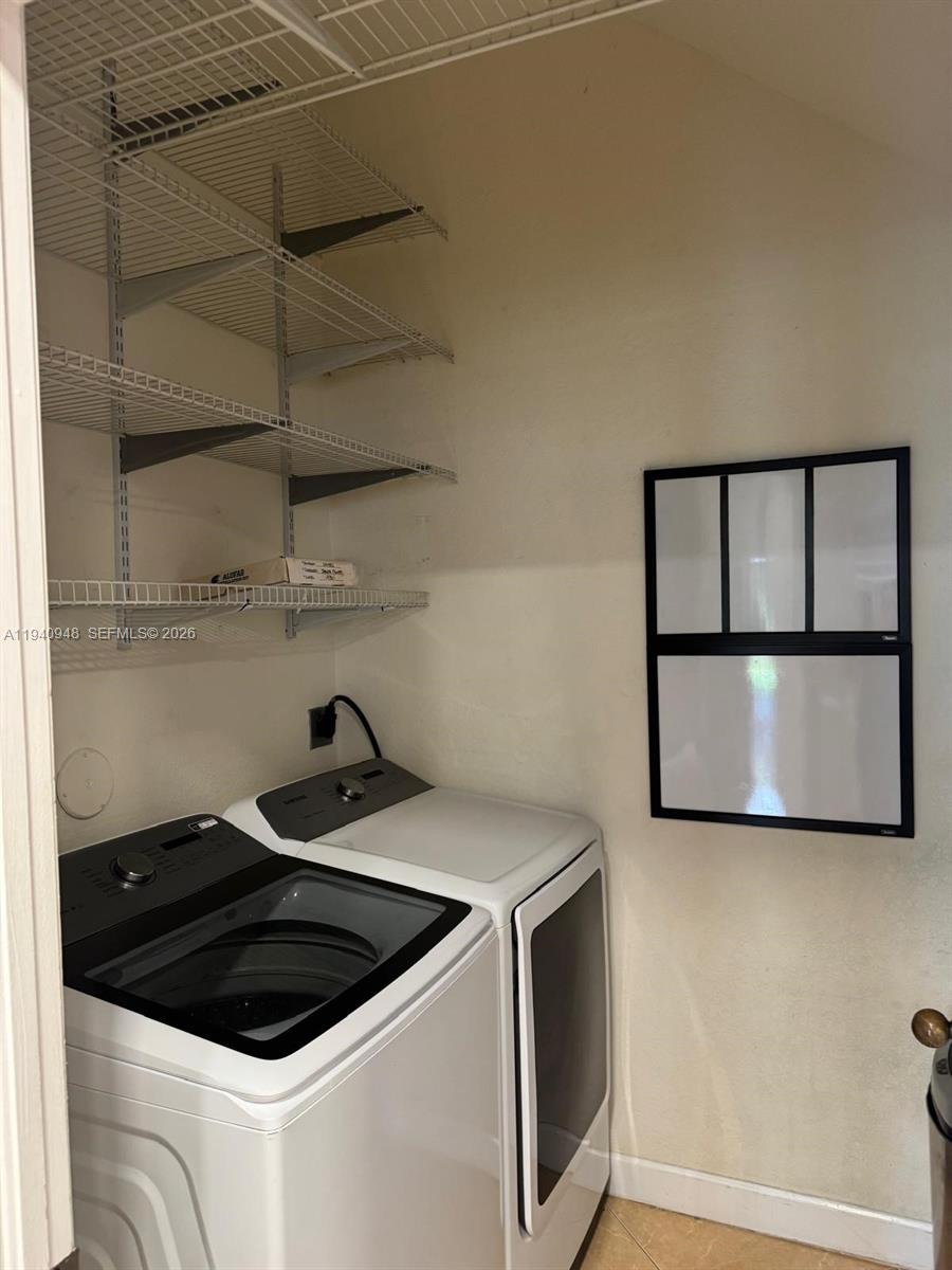 SANTA MONICA ESTATES - Residential