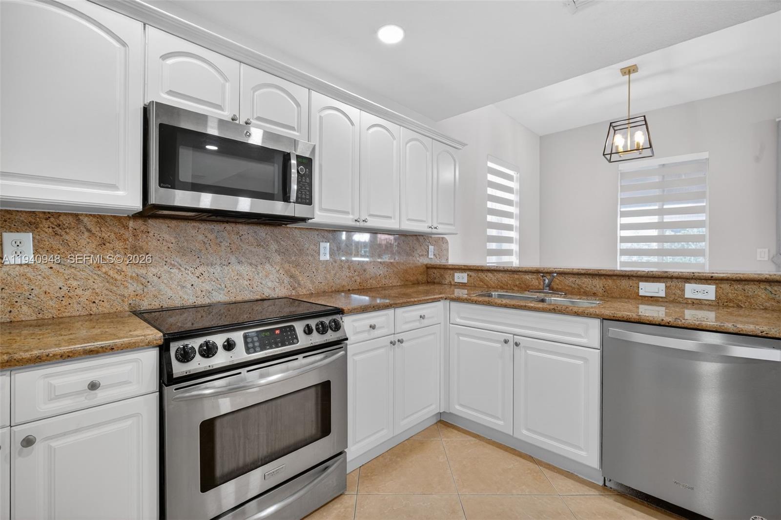 SANTA MONICA ESTATES - Residential