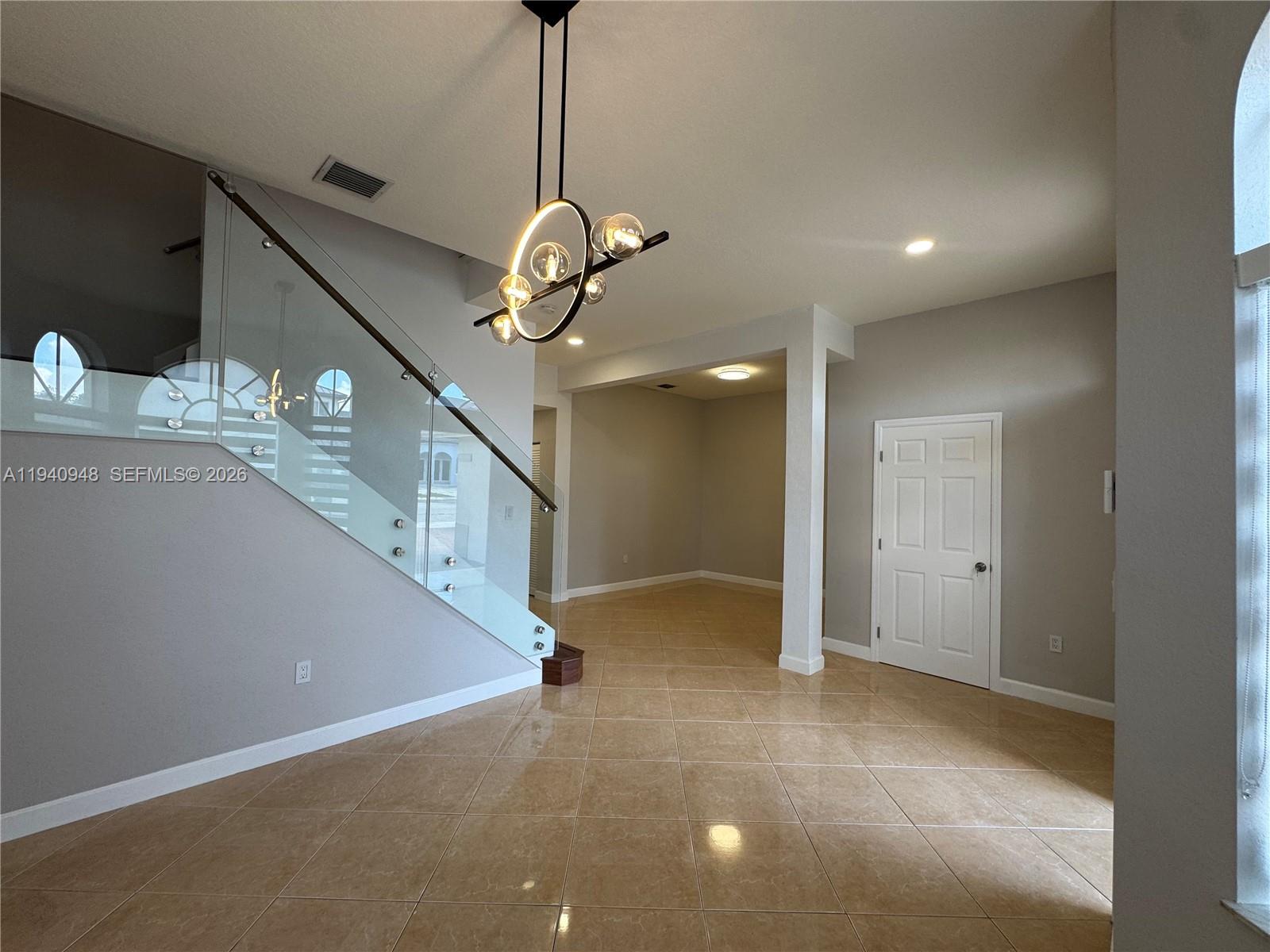 SANTA MONICA ESTATES - Residential