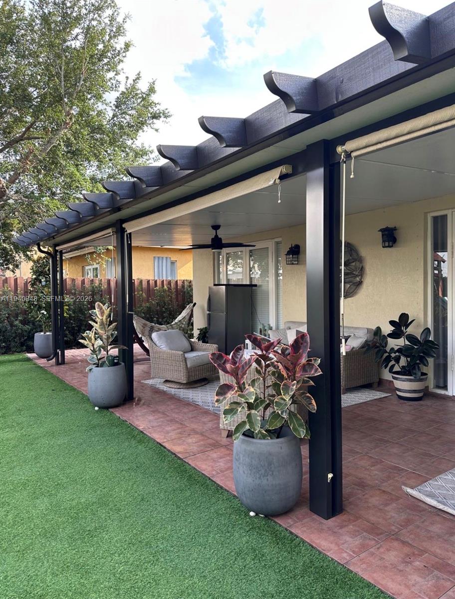 SANTA MONICA ESTATES - Residential