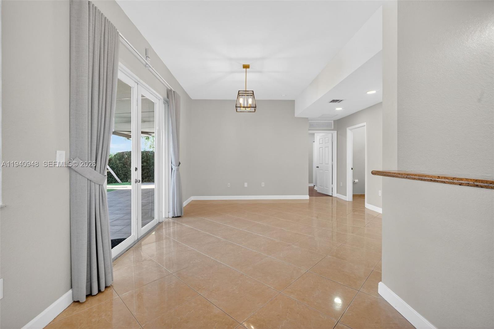 SANTA MONICA ESTATES - Residential