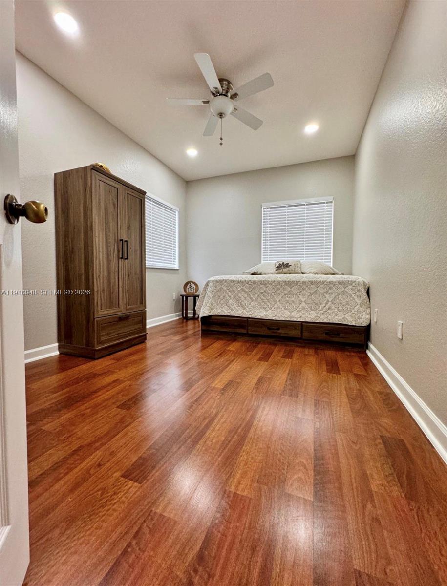 SANTA MONICA ESTATES - Residential