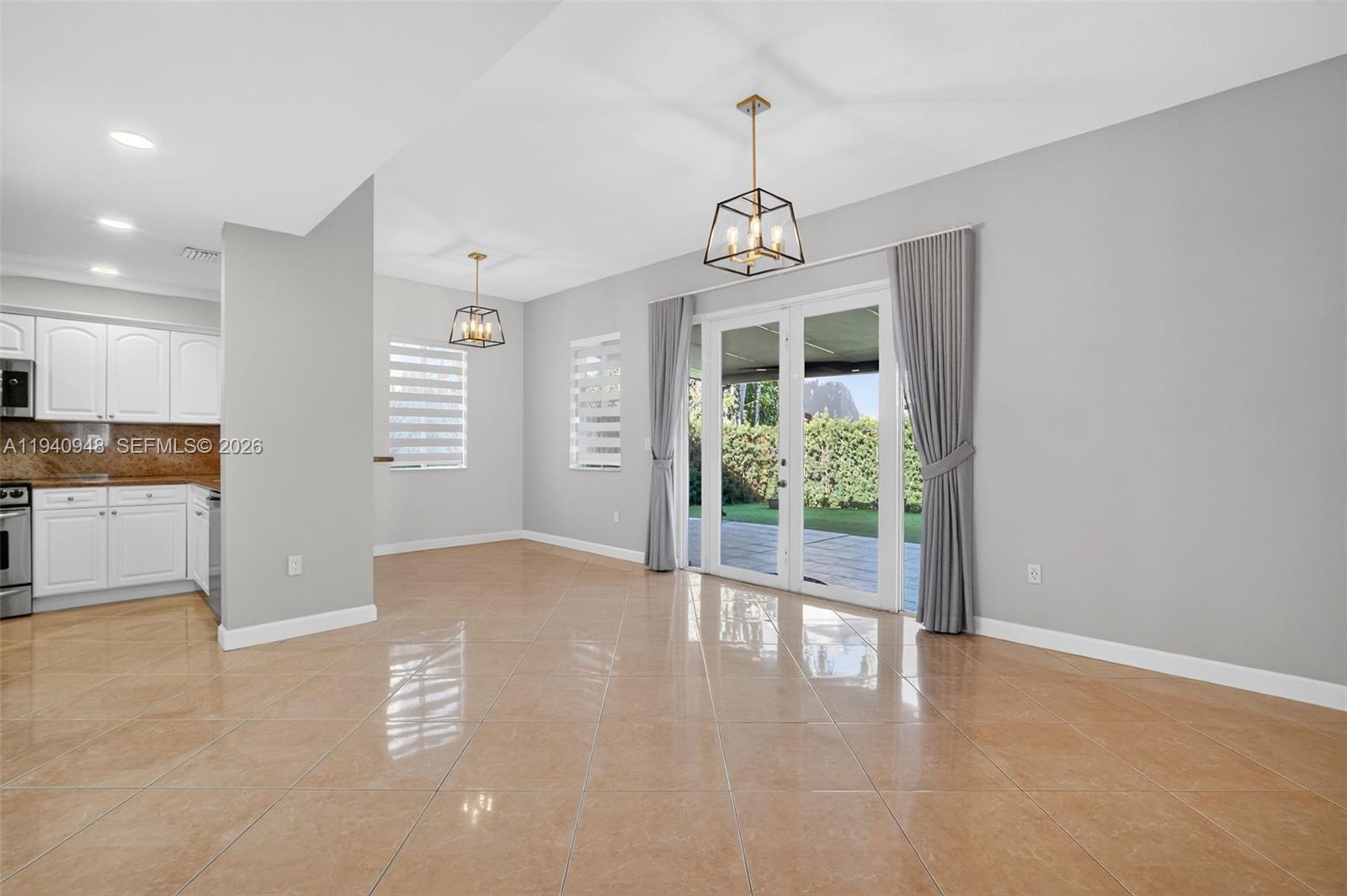 SANTA MONICA ESTATES - Residential