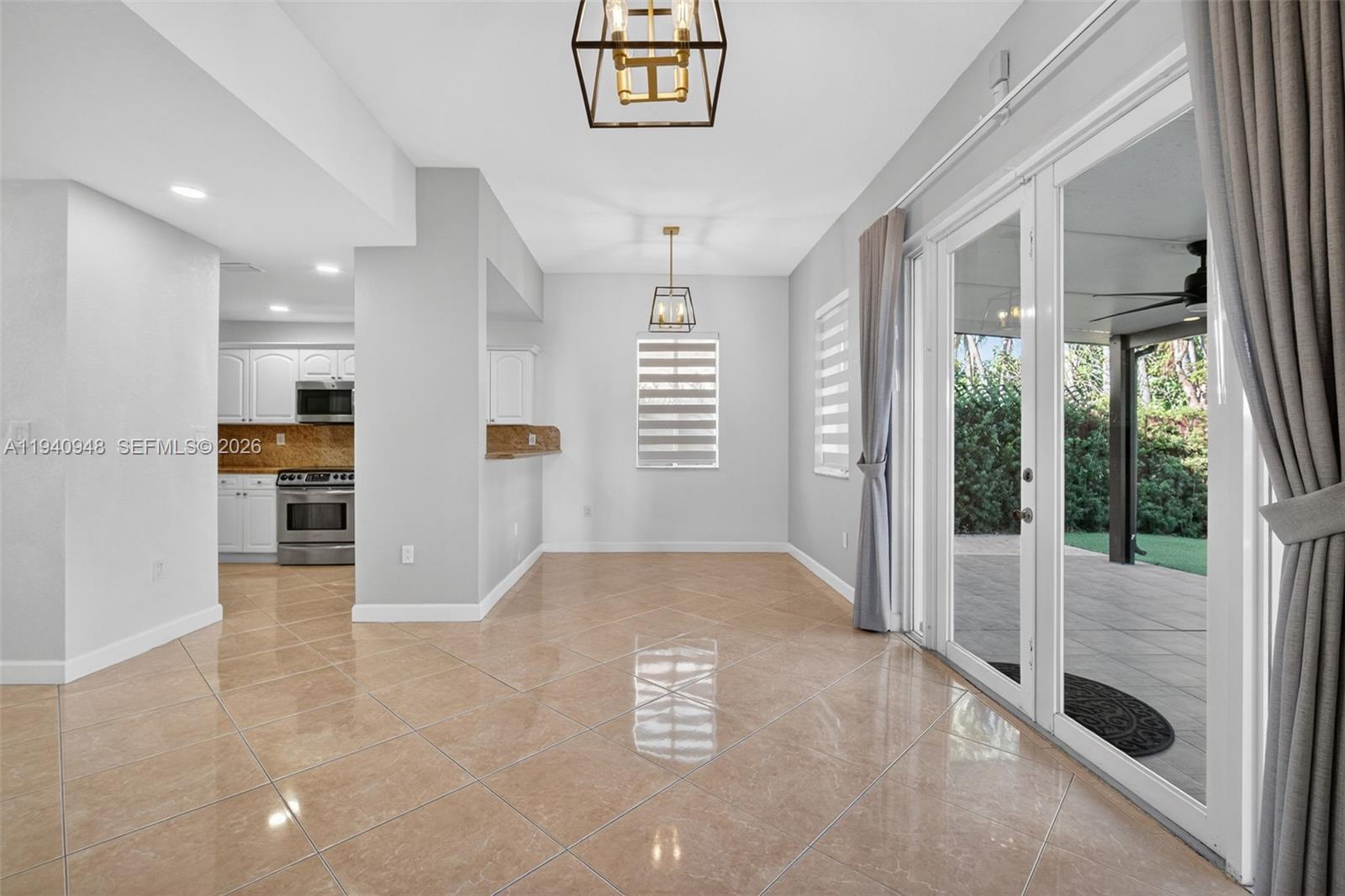 SANTA MONICA ESTATES - Residential