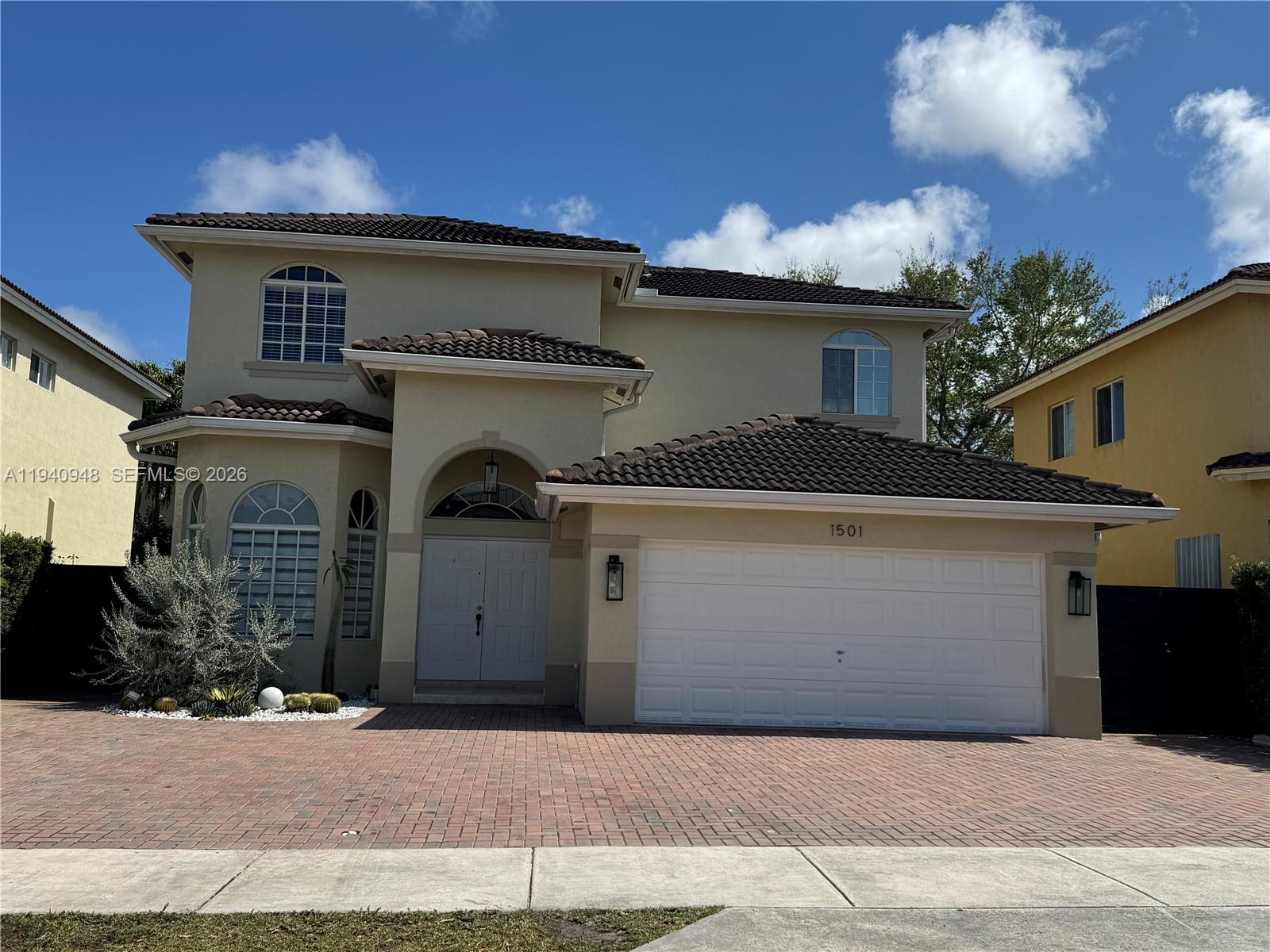 SANTA MONICA ESTATES - Residential