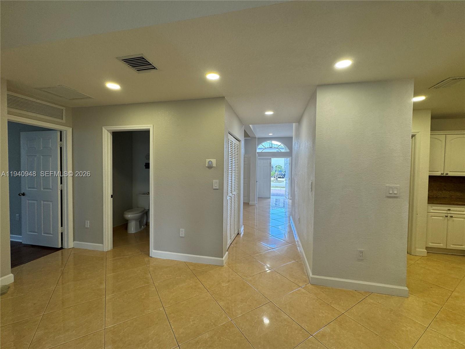 SANTA MONICA ESTATES - Residential