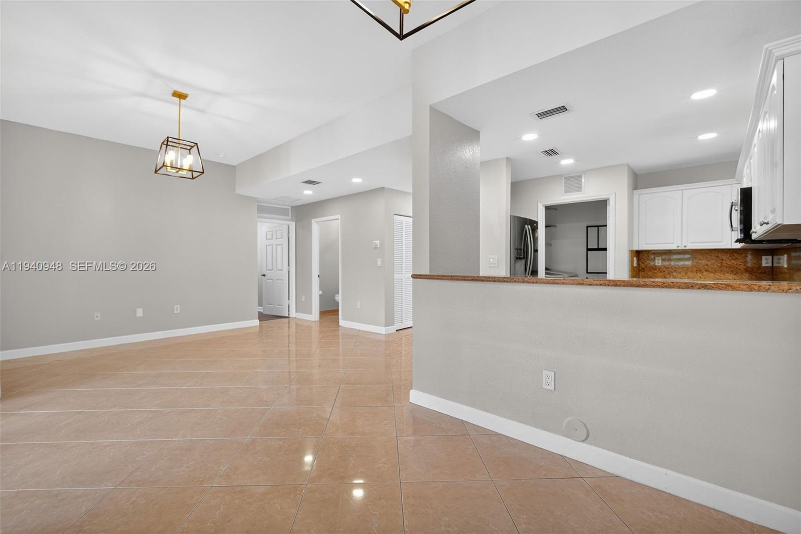 SANTA MONICA ESTATES - Residential