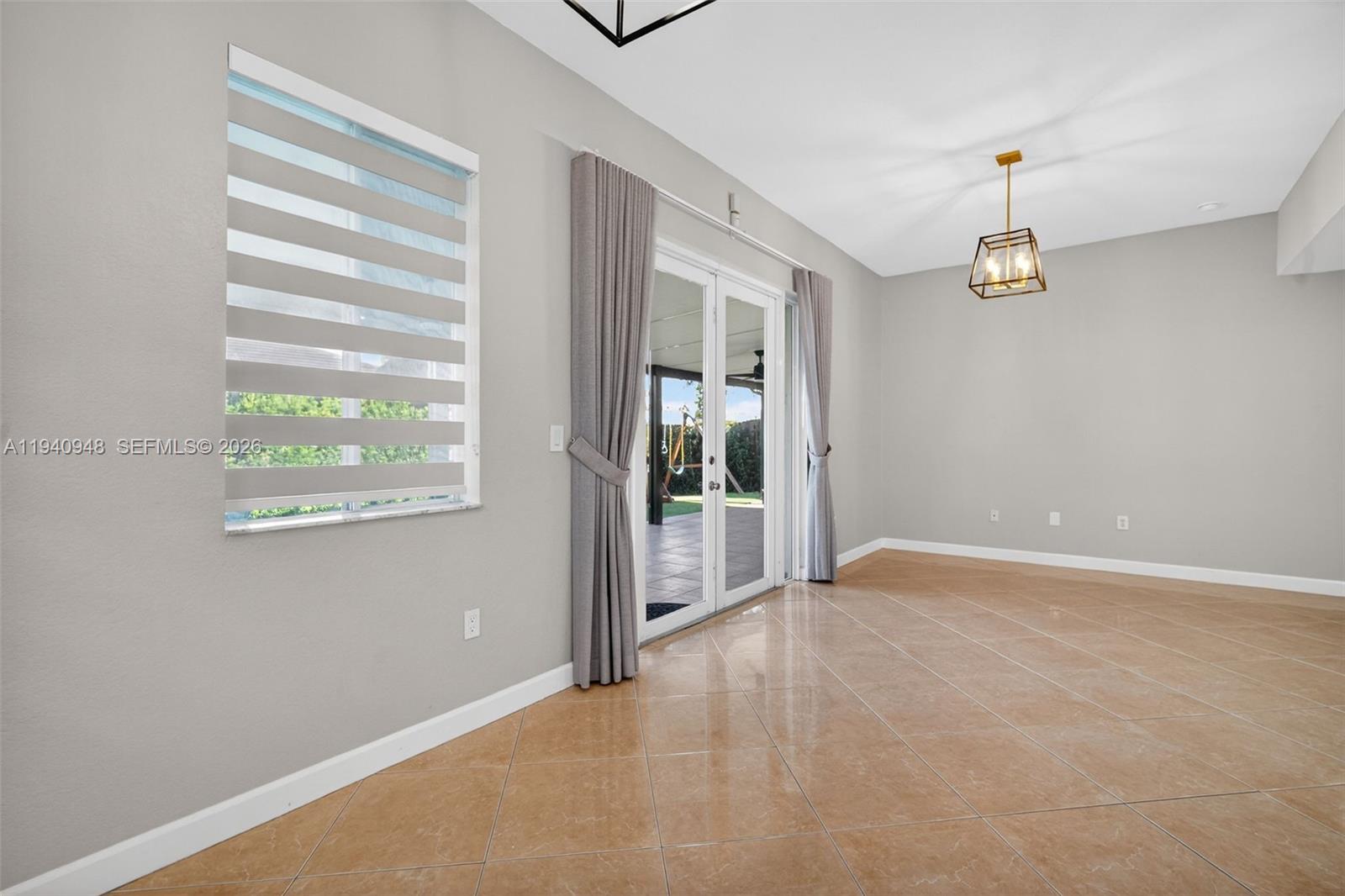 SANTA MONICA ESTATES - Residential