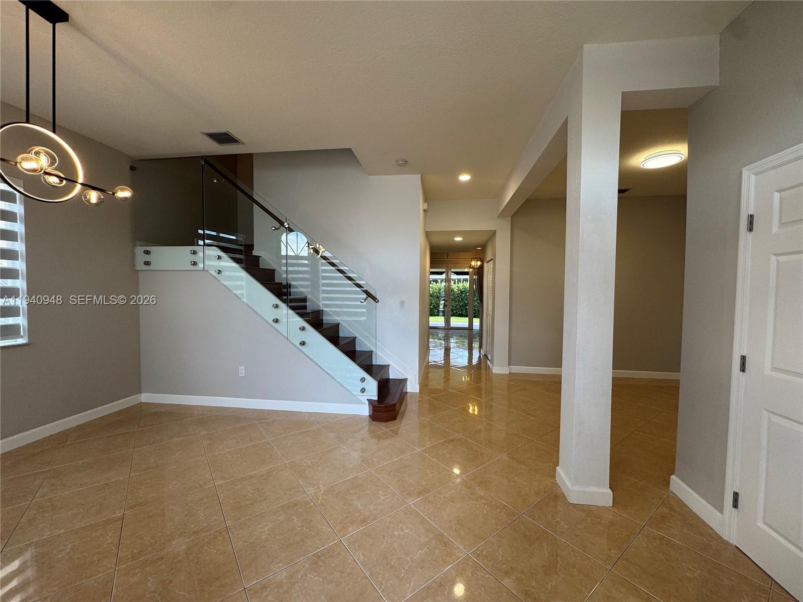 SANTA MONICA ESTATES - Residential