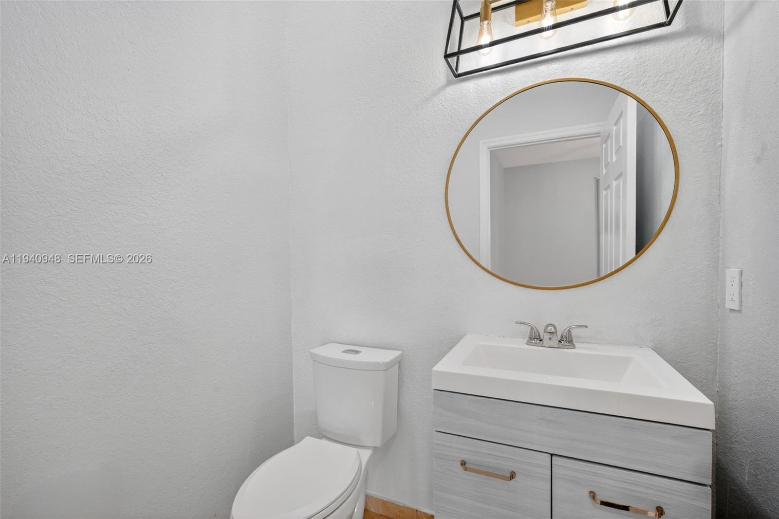 SANTA MONICA ESTATES - Residential