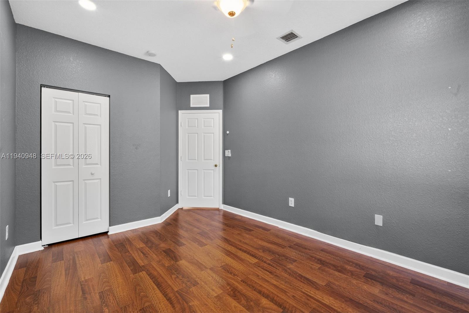 SANTA MONICA ESTATES - Residential