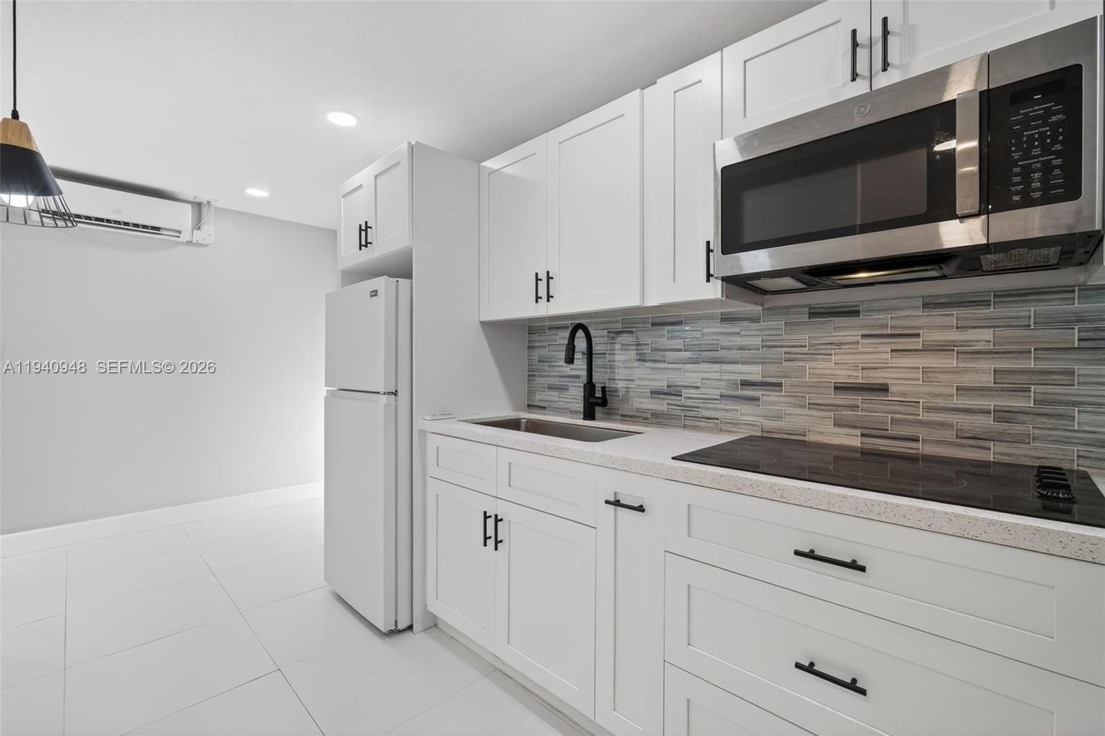 SANTA MONICA ESTATES - Residential