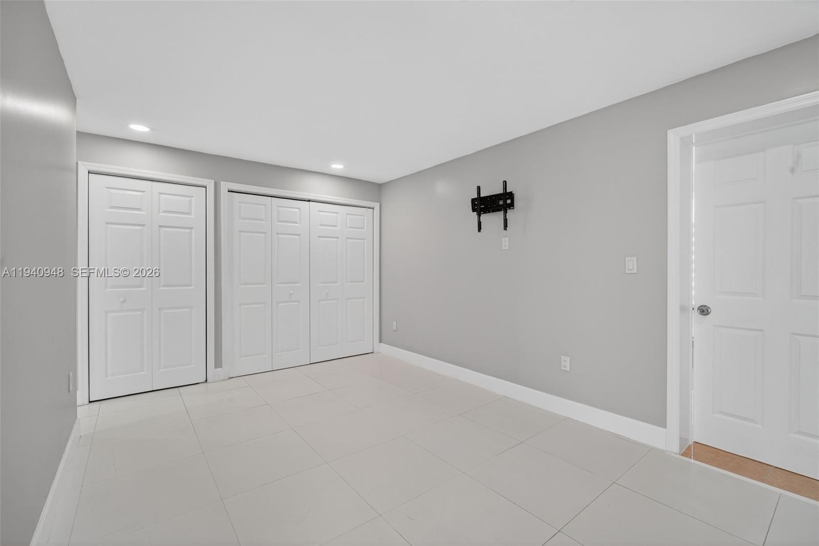 SANTA MONICA ESTATES - Residential