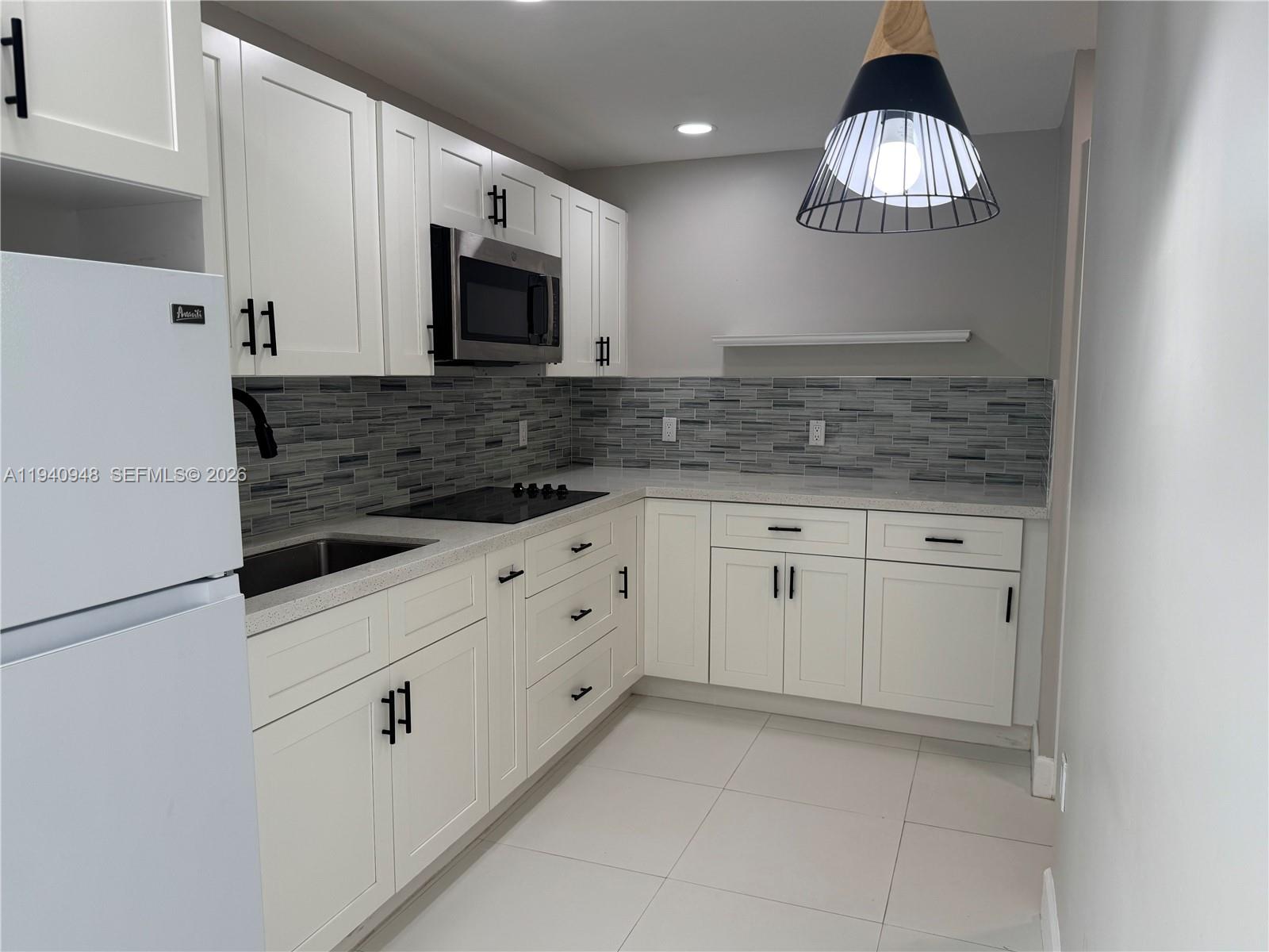 SANTA MONICA ESTATES - Residential