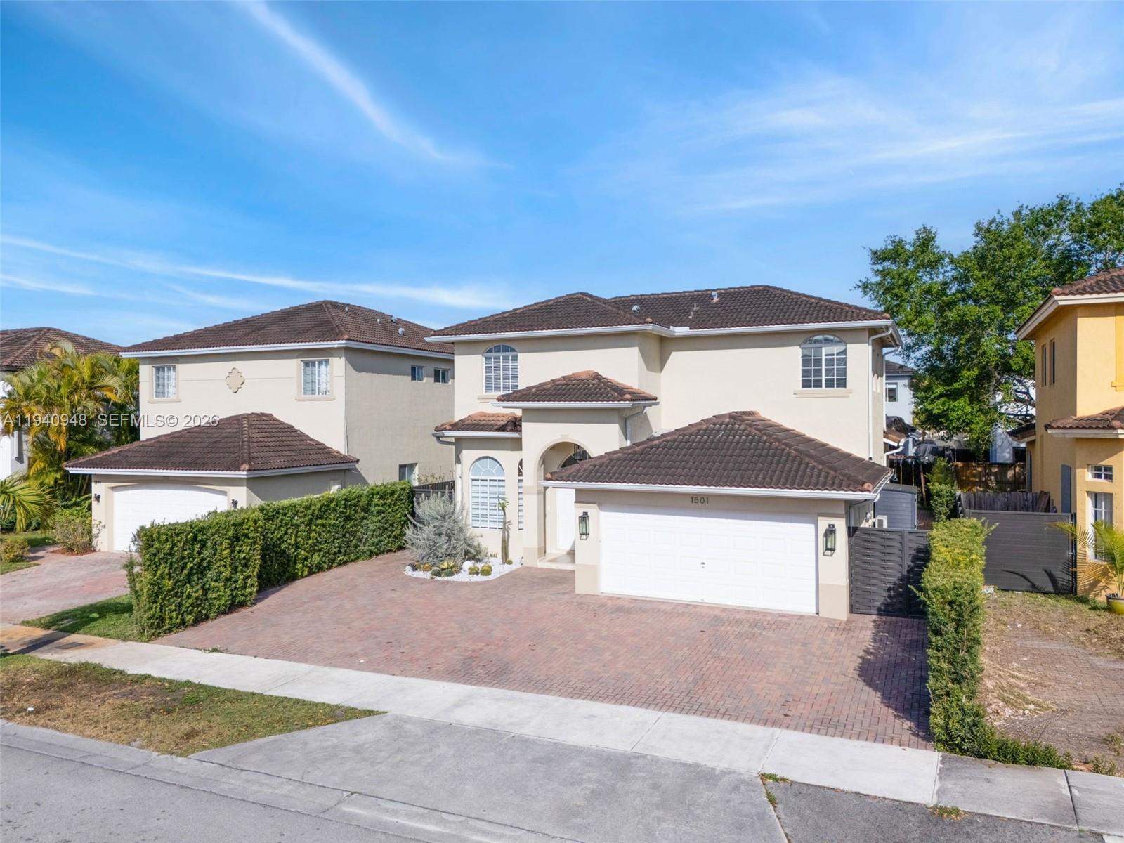 SANTA MONICA ESTATES - Residential