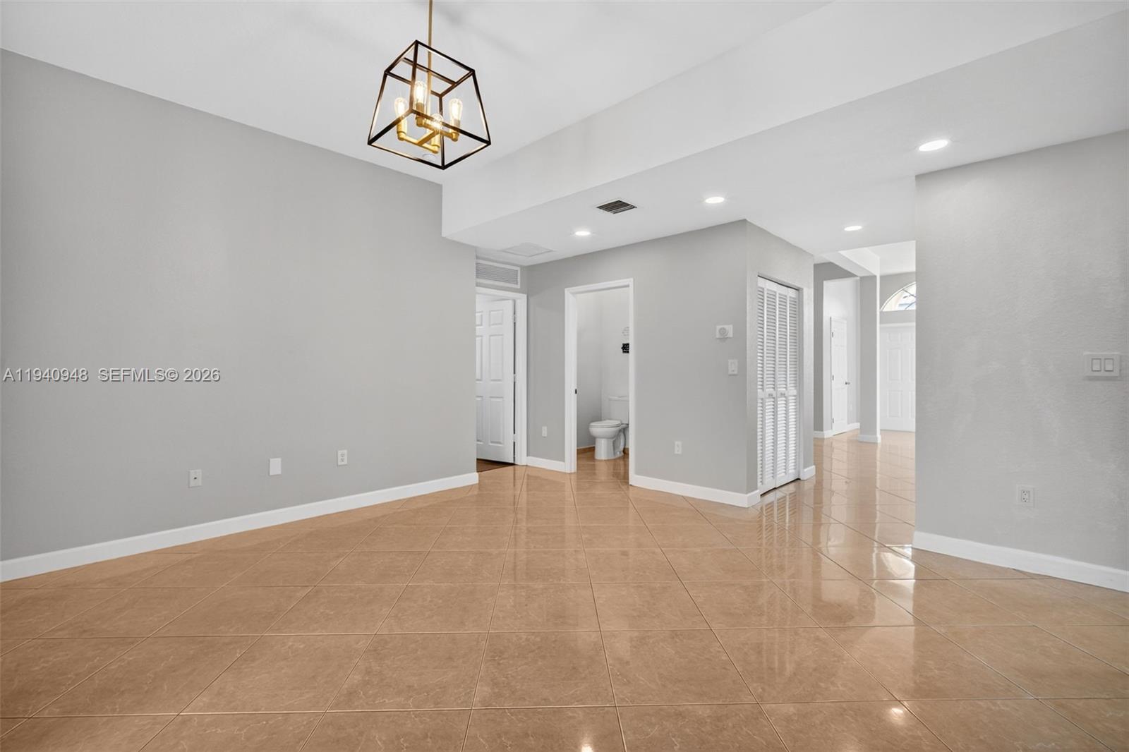 SANTA MONICA ESTATES - Residential