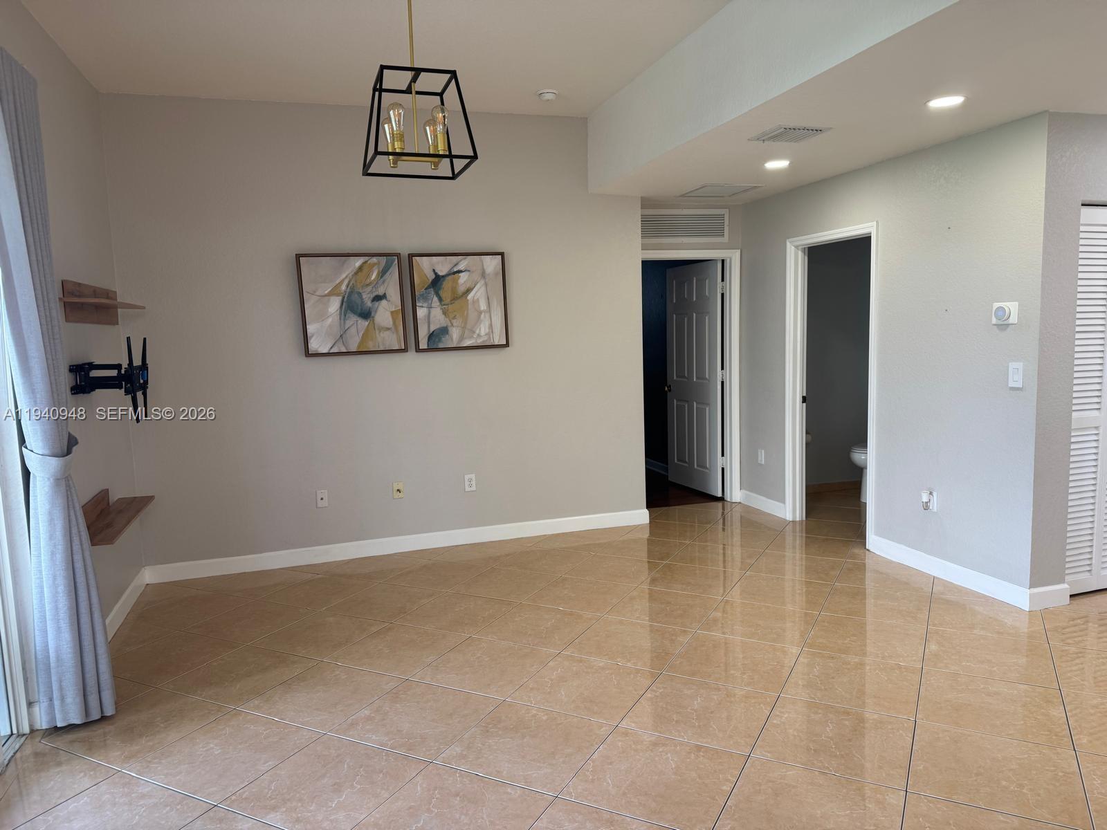 SANTA MONICA ESTATES - Residential