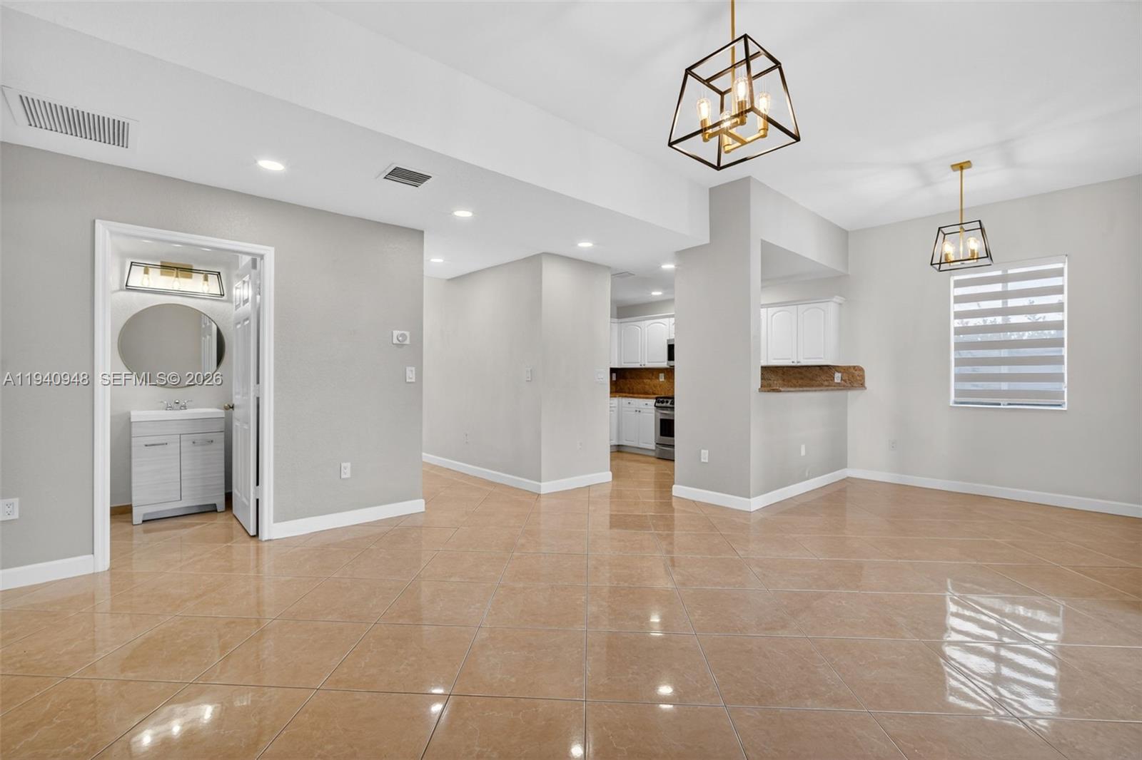 SANTA MONICA ESTATES - Residential