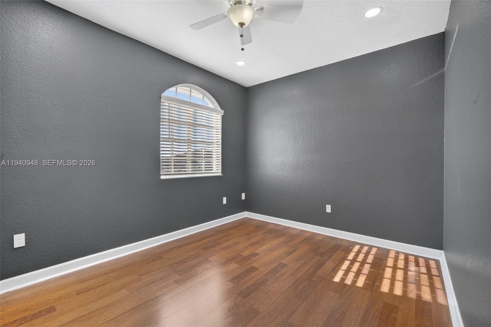 SANTA MONICA ESTATES - Residential