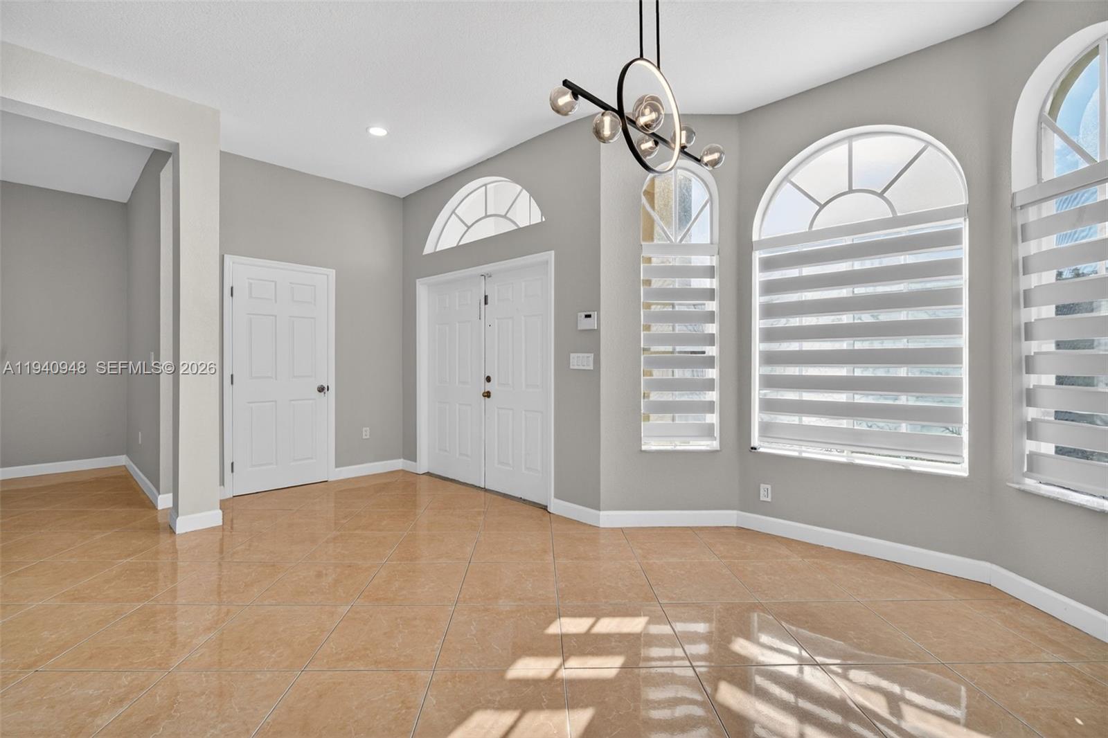 SANTA MONICA ESTATES - Residential