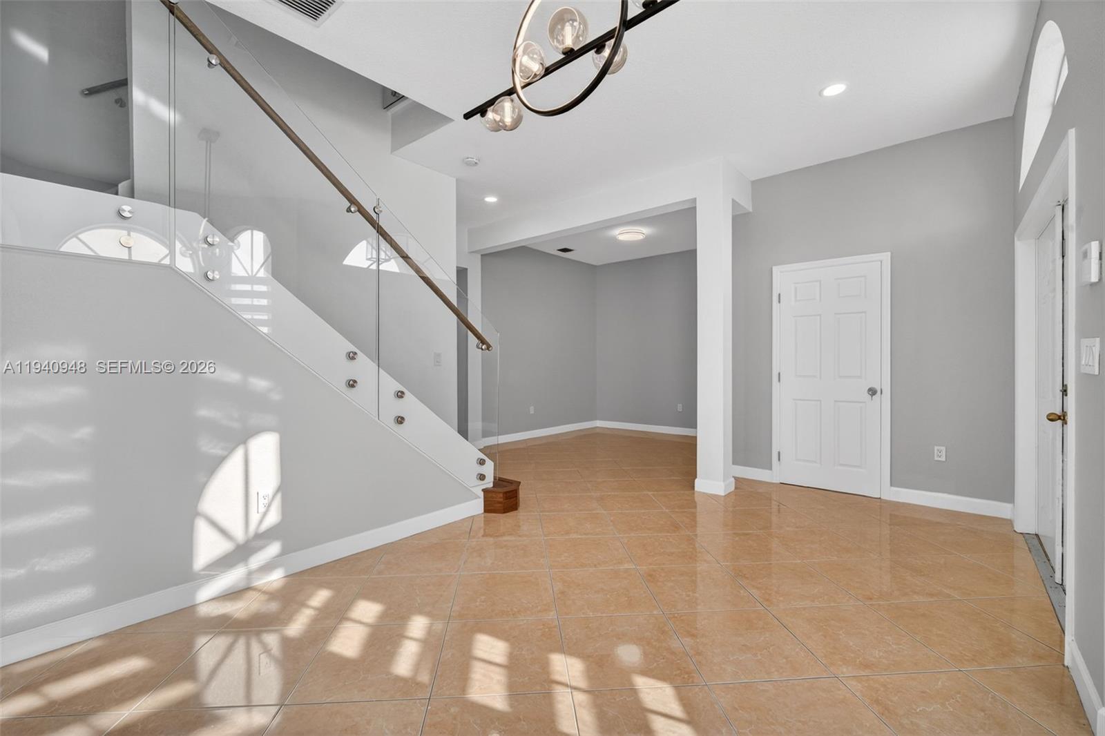 SANTA MONICA ESTATES - Residential