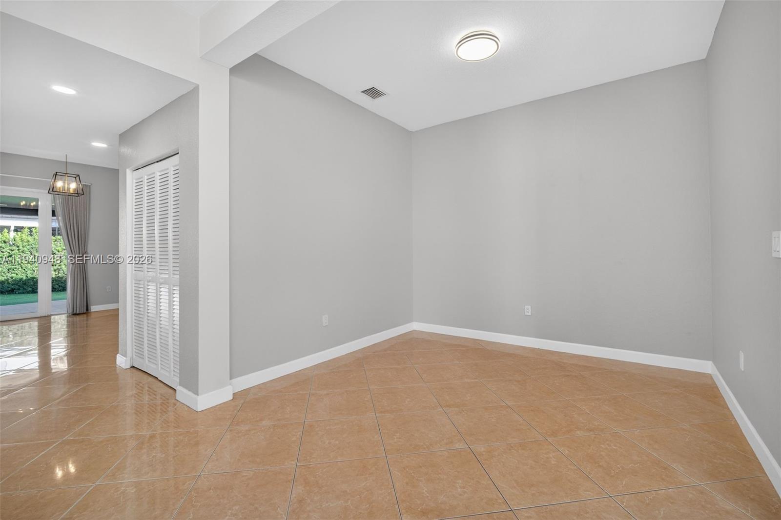 SANTA MONICA ESTATES - Residential