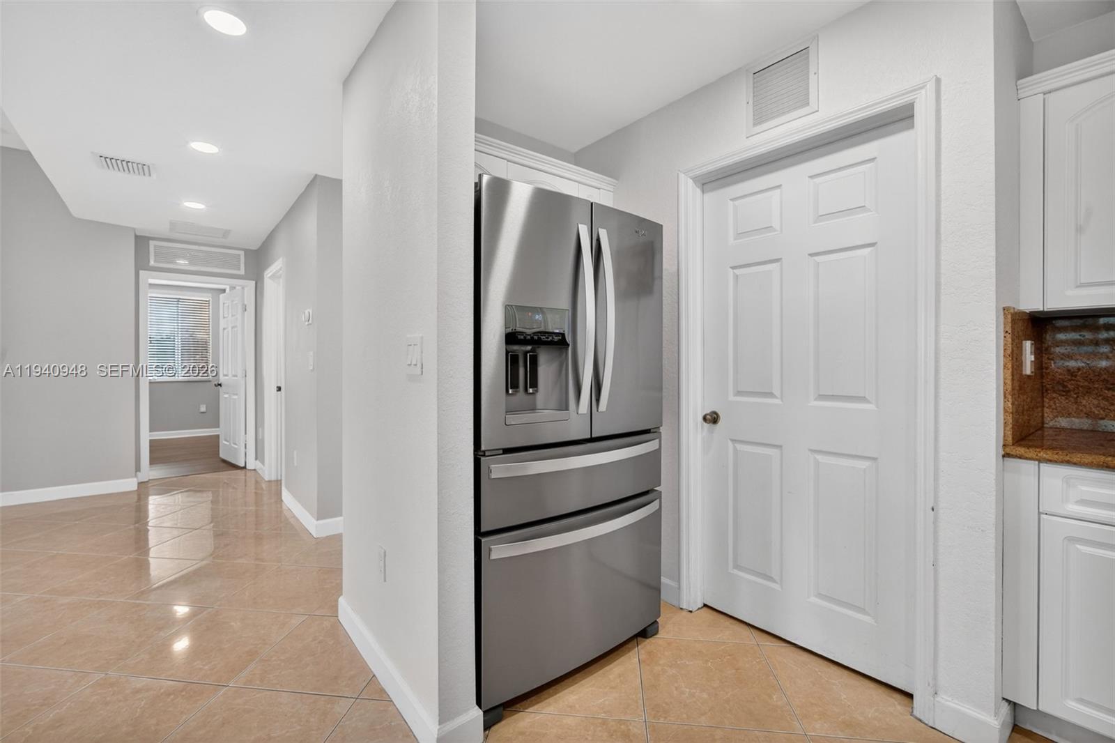 SANTA MONICA ESTATES - Residential