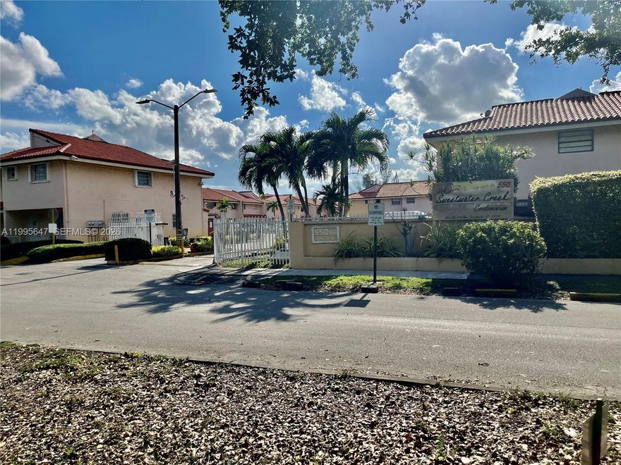 3/2.5 TOWNHOUSE IN EXCELLENT CONDITION WITH FENCED PATIO, LAMINATED FLOOR THROUGHOUT. OPEN
KITCHEN. WASHER AND DRYER INSIDE THE UNIT. 2 PARKING SPACES ASSIGNED. GATED COMMUNITY. VERY GOOD AREA IN SWEETWATER, QUIET NEIGHBORHOOD. CLOSE TO FIU. EASY ACCESS TO 836, TURNPIKE, OTHER MAYOR HIGHWAYS AND SHOPPING CENTERS.