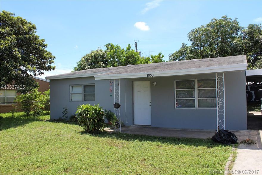 GREAT RENOVATED 2 BEDROOM, 1 BATHROOM SINGLE FAMILY HOME. LANDRY ROOM, TILE THROUGHOUT, NEW KITCHEN CABINETS, BRAND NEW STAINLESS STEEL APPLIANCES, CENTRAL A/C.  NICE PATIO, COVER PARKING SPACE, EASY TO SHOW, OWNER STRICTLY LOOKING FOR TENANTS WHO MAKE 2.5-3x THE RENT, STABLE JOB, NO CRIMINAL BACKGROUNDS OR EVICTIONS, AND LOOKING FOR DECENT CREDIT (600's). . TENANT PAYS FOR ALL UTILITIES.