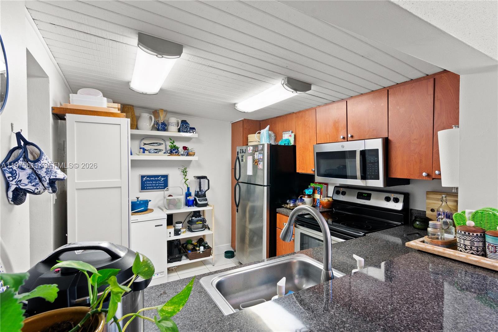 PINE GROVE CONDO - Residential Lease