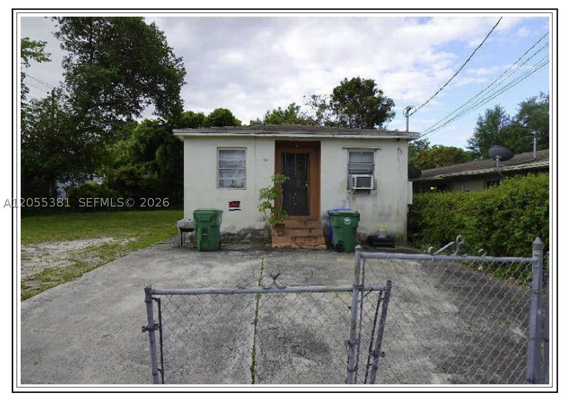 722 / 724 NW 53rd St, Miami FL 33127