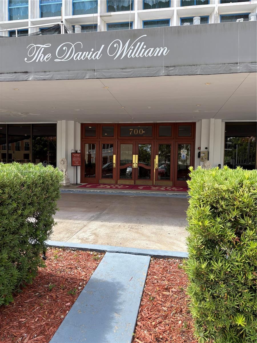 Coral Gables-Light and bright large studio with kitchen, large bathroom. The studio is located in wonderful area walking distance to Miracle Mile, Publix, public transportation, and golf course. A great VALUE! rent includes
electricity, basic cable, garbage, water, and covered assigned parking. Concierge Building which is very secure with attended lobby. A large very elegant reception area to greet your guests and visit. On-site gym. Come & See! EZ to View.
