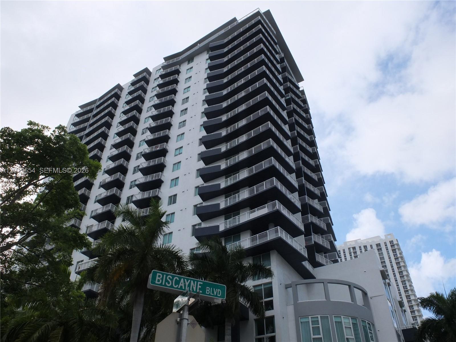 1800 BISCAYNE PLAZA CONDO - Residential