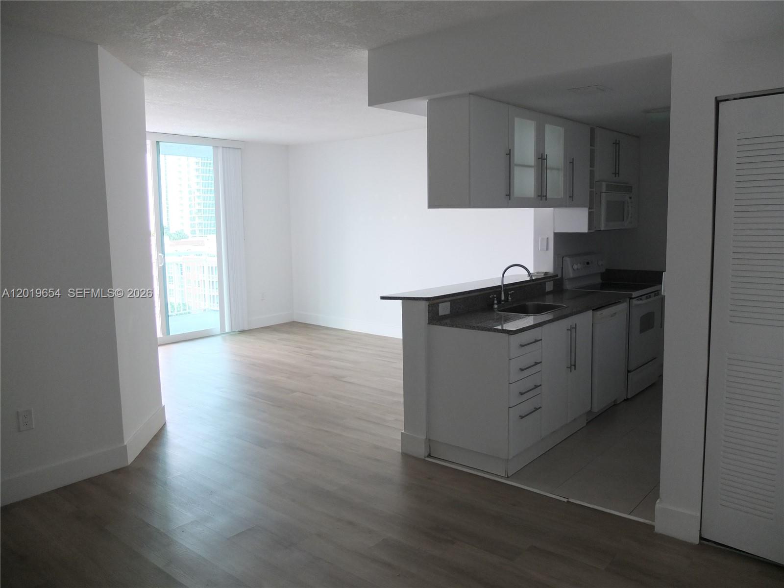 1800 BISCAYNE PLAZA CONDO - Residential