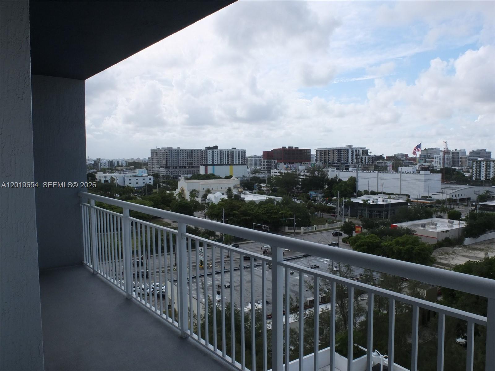 1800 BISCAYNE PLAZA CONDO - Residential