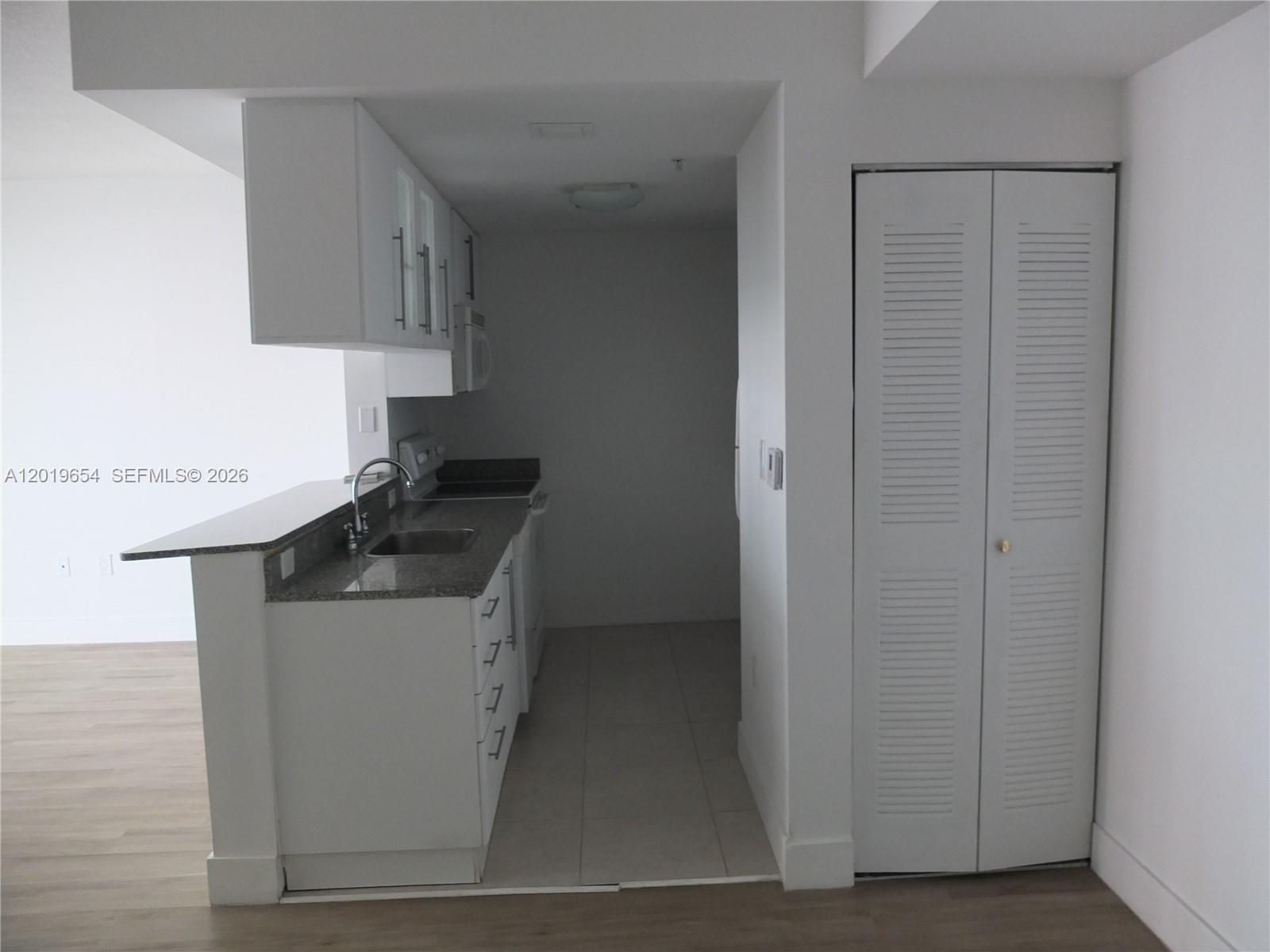 1800 BISCAYNE PLAZA CONDO - Residential