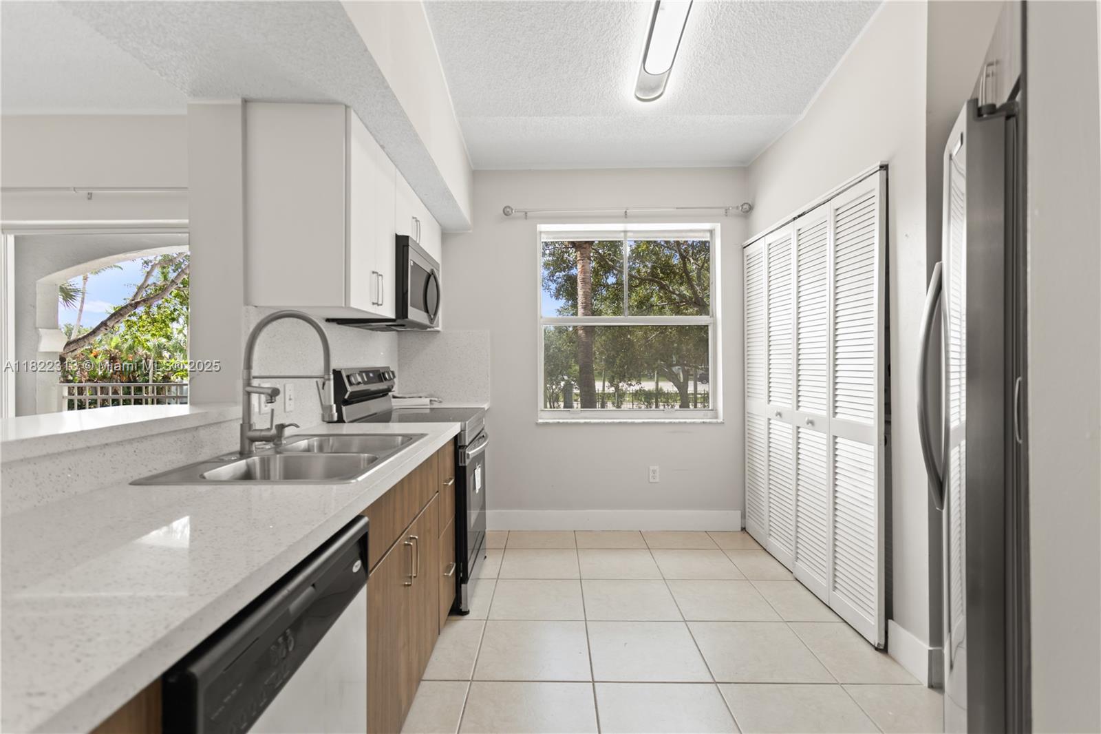 LA VIA CONDO - Residential Lease