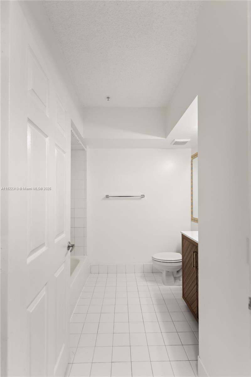 LA VIA CONDO - Residential Lease