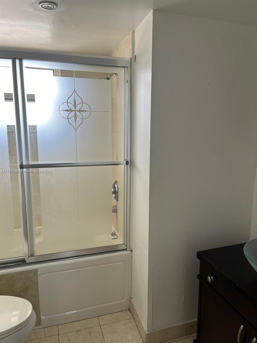 ROYAL BAHAMIAN WEST - Residential