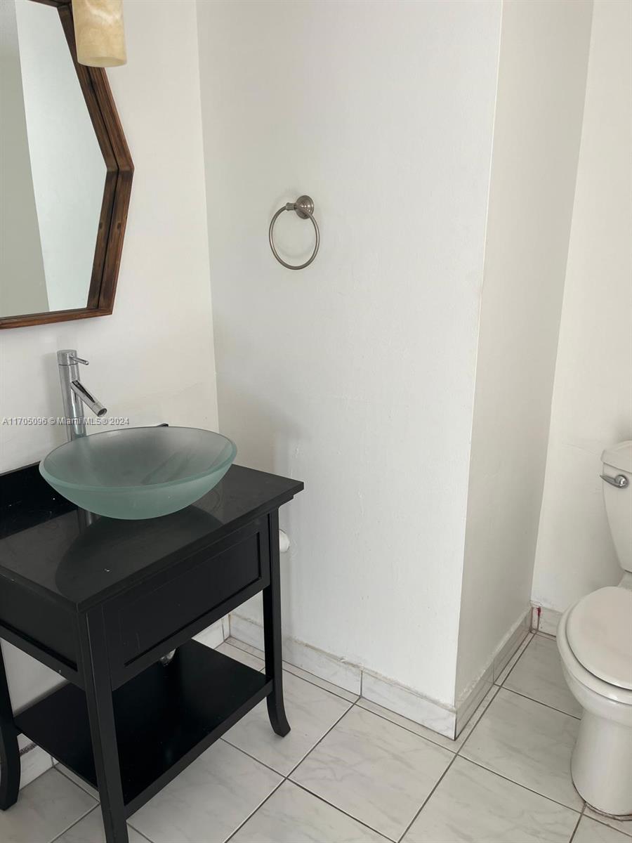 ROYAL BAHAMIAN WEST - Residential