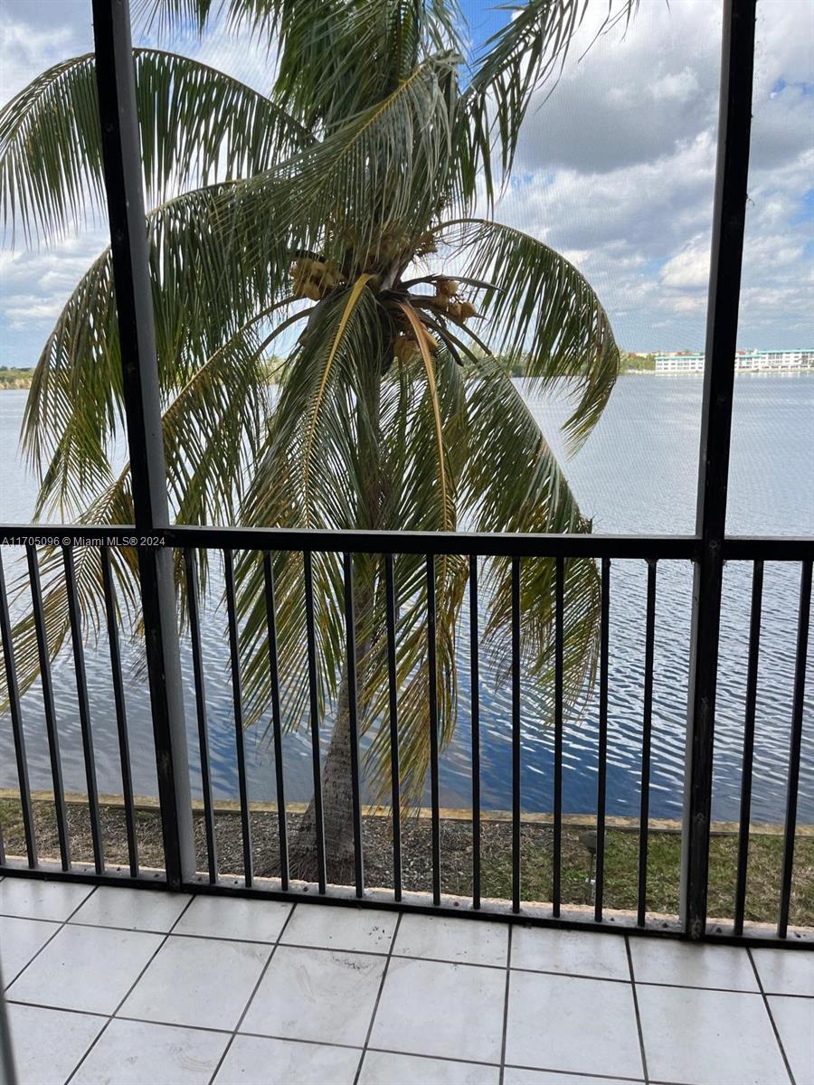 ROYAL BAHAMIAN WEST - Residential