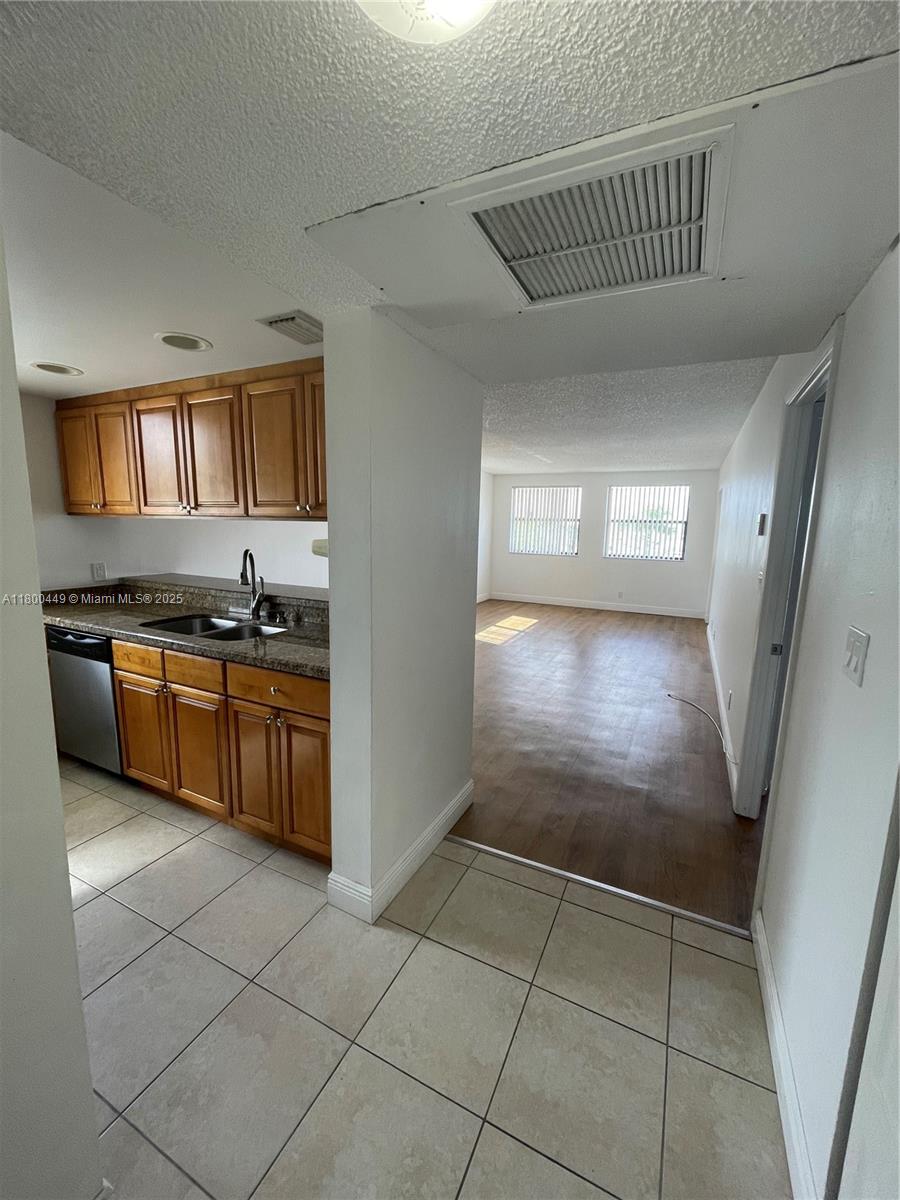 Address Not Disclosed, Doral, Miami-Dade County, Florida - 1 Bedrooms  
1 Bathrooms - 