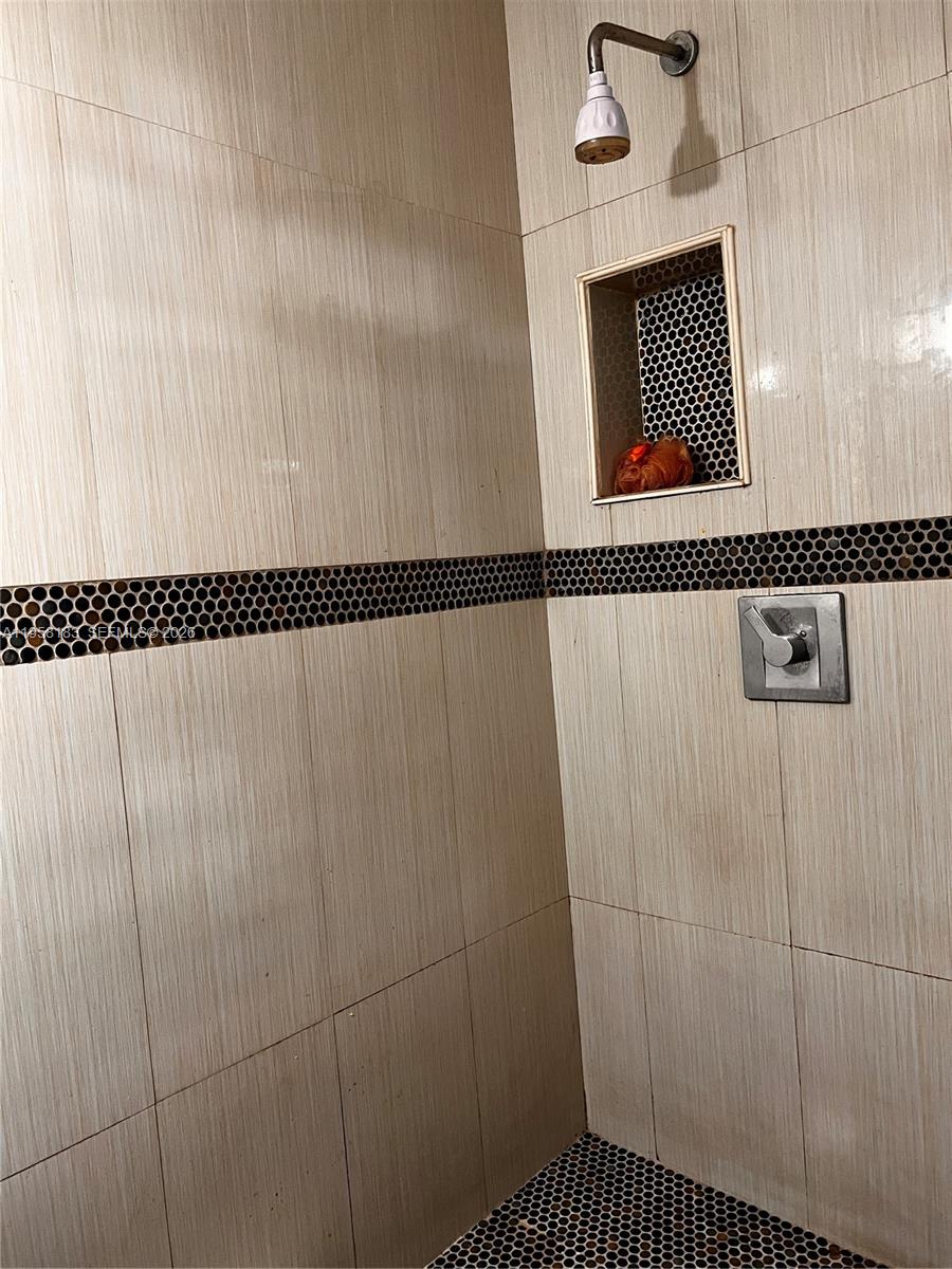 HOLLYWOOD TERRACE - Residential