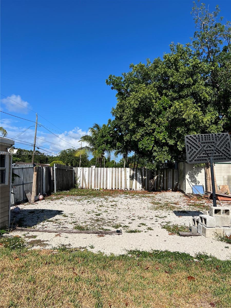 HOLLYWOOD TERRACE - Residential