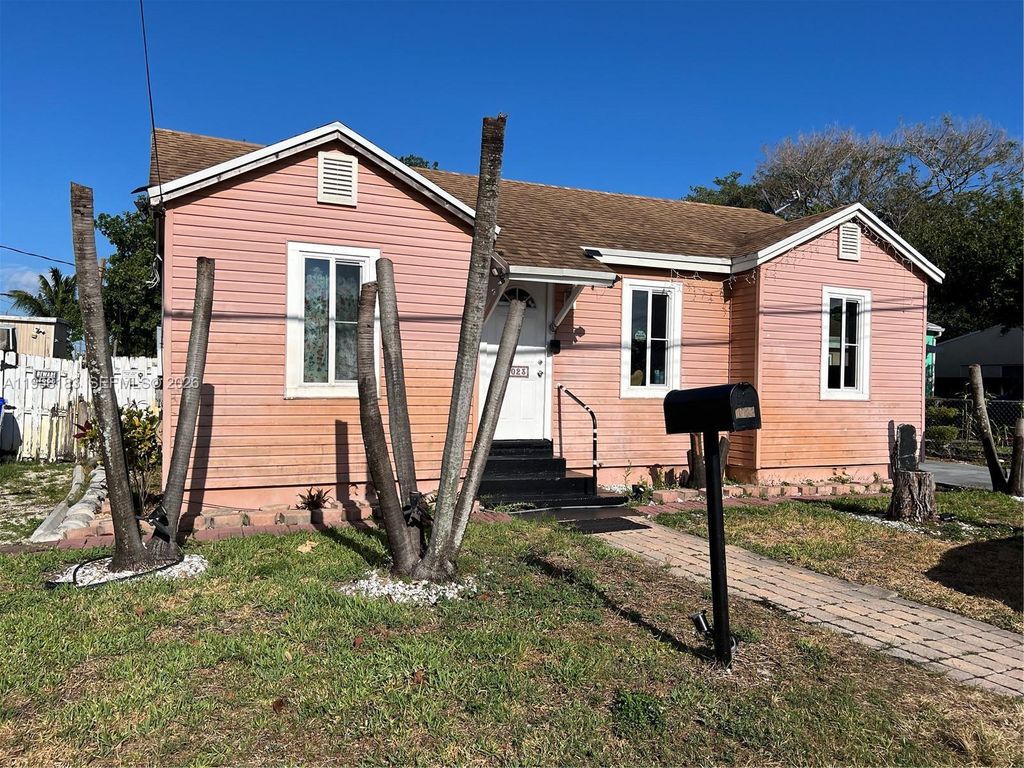 Photo of 1023 N 25th Ave, Hollywood, FL 33020 (MLS # A11958183)