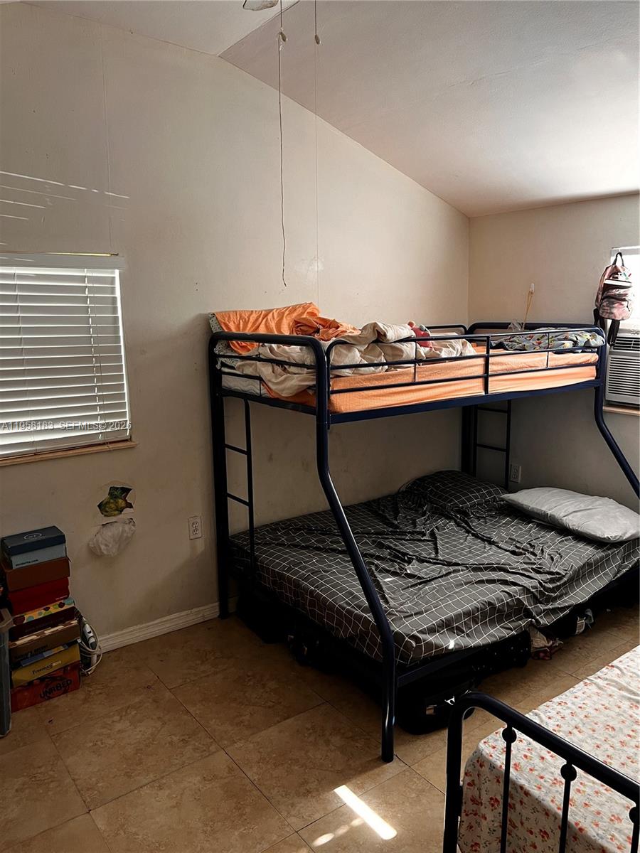 HOLLYWOOD TERRACE - Residential