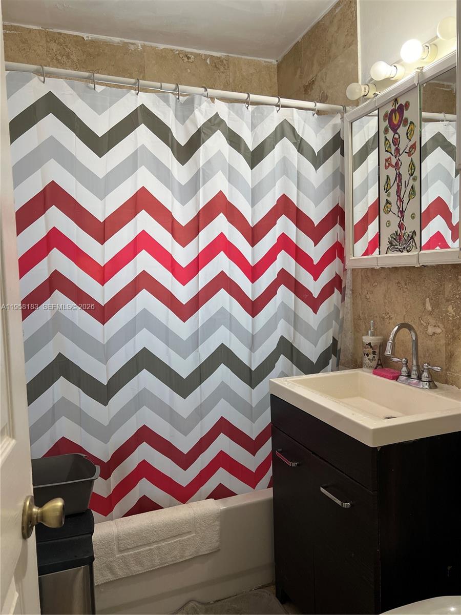 HOLLYWOOD TERRACE - Residential